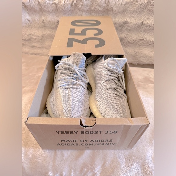 Adidas Yeezy 350 Boost V2 Non reflective Grey White Running Shoes 11 - Picture 2 of 11